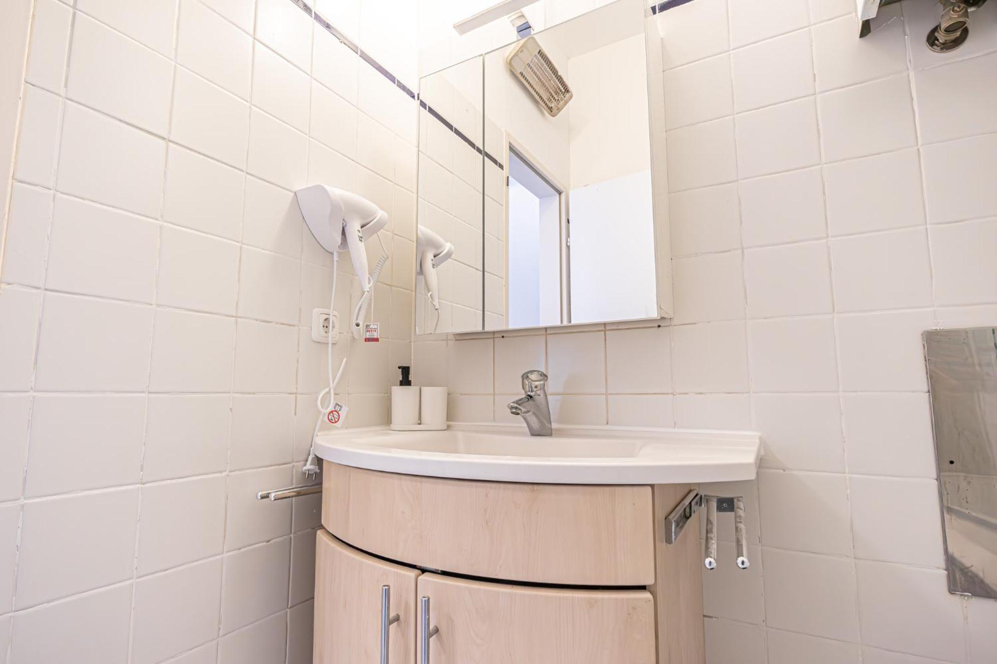 Lovely 2 Bedroom 1 Lr In Heart Of Appartement