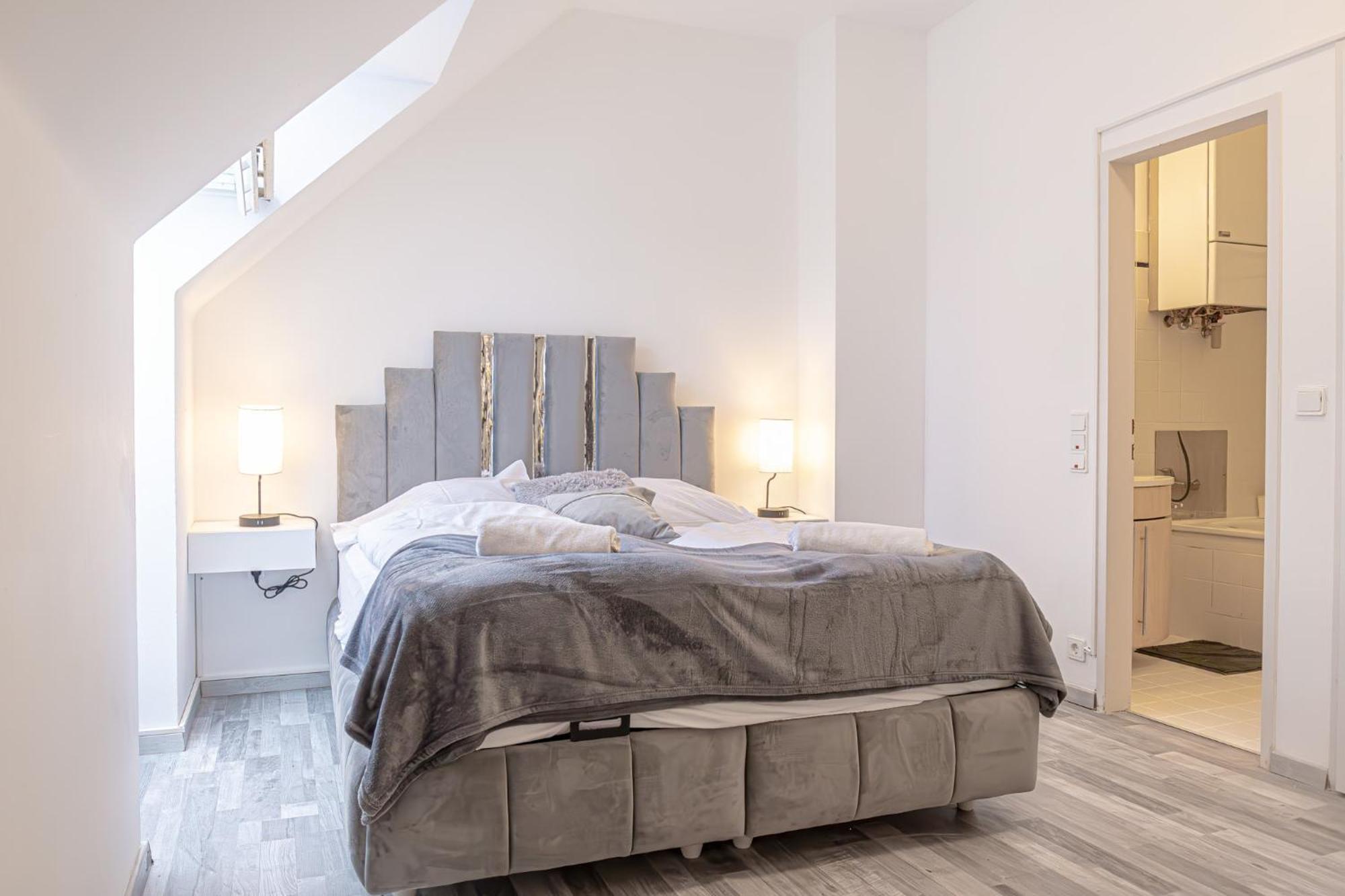 Lovely 2 Bedroom 1 Lr In Heart Of Appartement Wenen