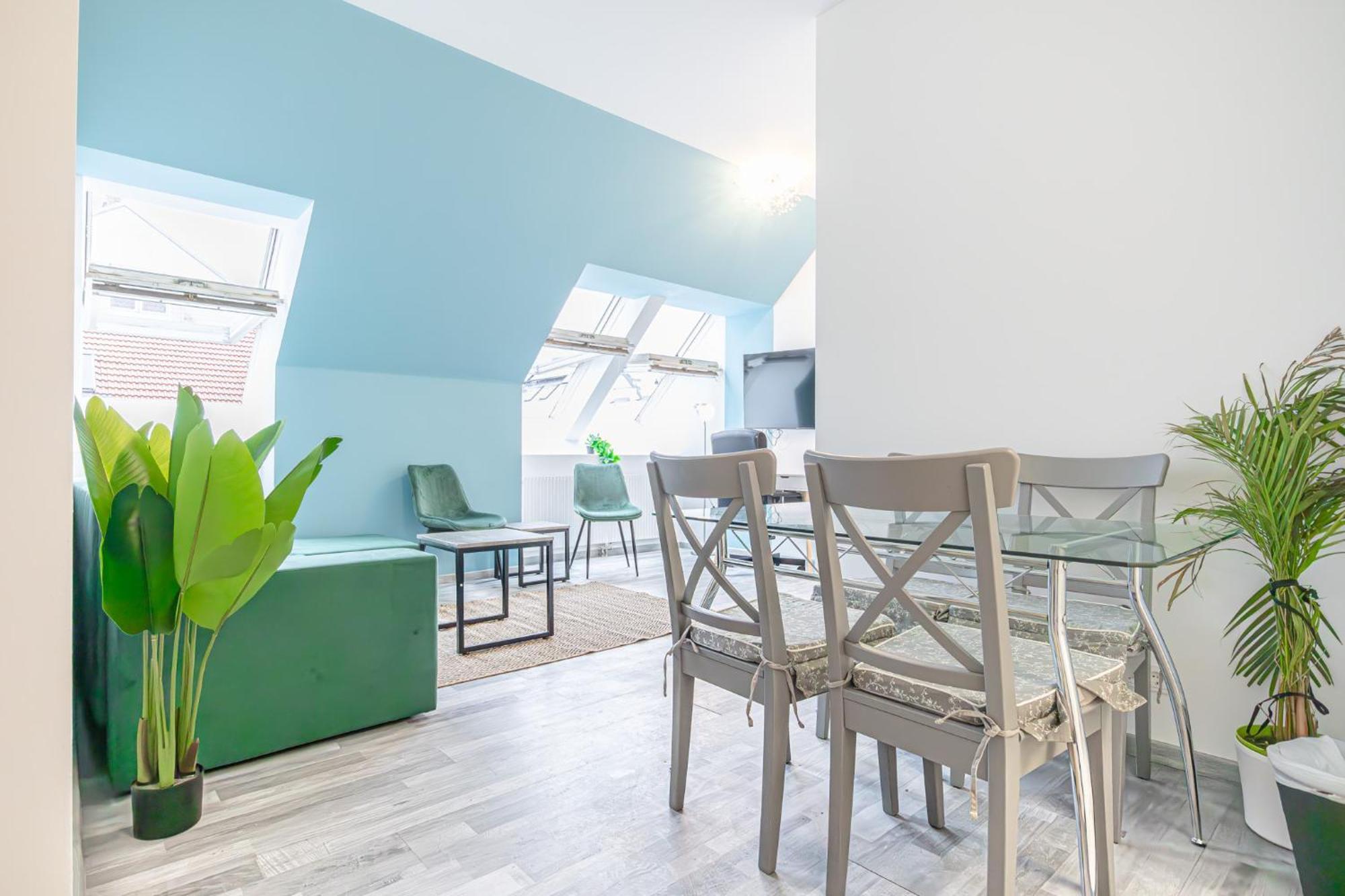 Lovely 2 Bedroom 1 Lr In Heart Of * Wenen